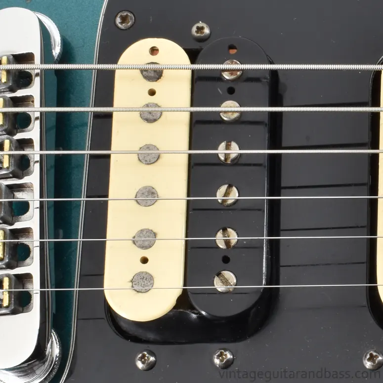 Close up of the mounted Magna Plus B pickup